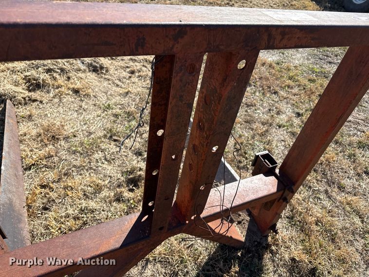 image for item EP0889 Grave hay bale mover