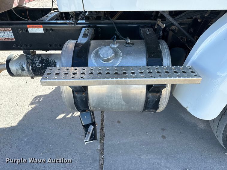 image for item EP0890 2006 Sterling L8500 feed mixer truck