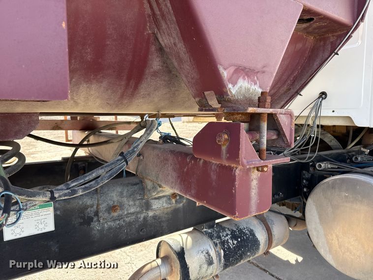 image for item EP0890 2006 Sterling L8500 feed mixer truck