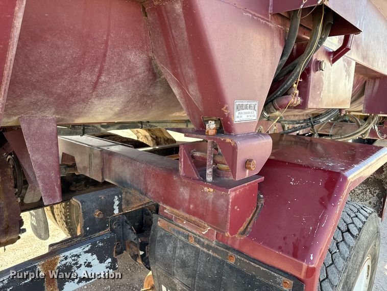 image for item EP0890 2006 Sterling L8500 feed mixer truck