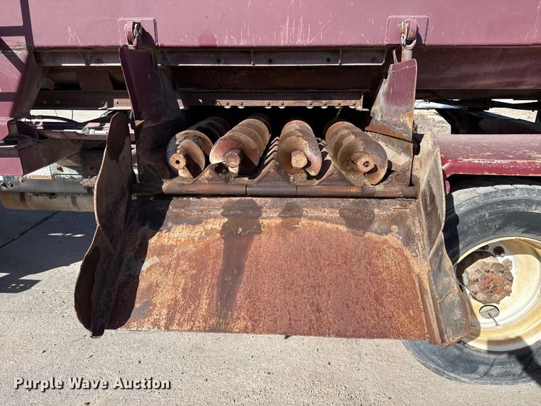 image for item EP0890 2006 Sterling L8500 feed mixer truck