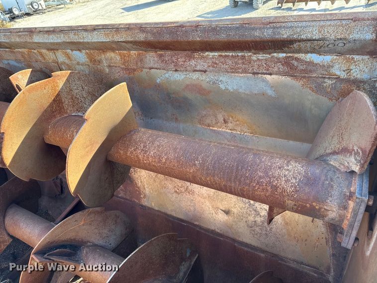 image for item EP0890 2006 Sterling L8500 feed mixer truck