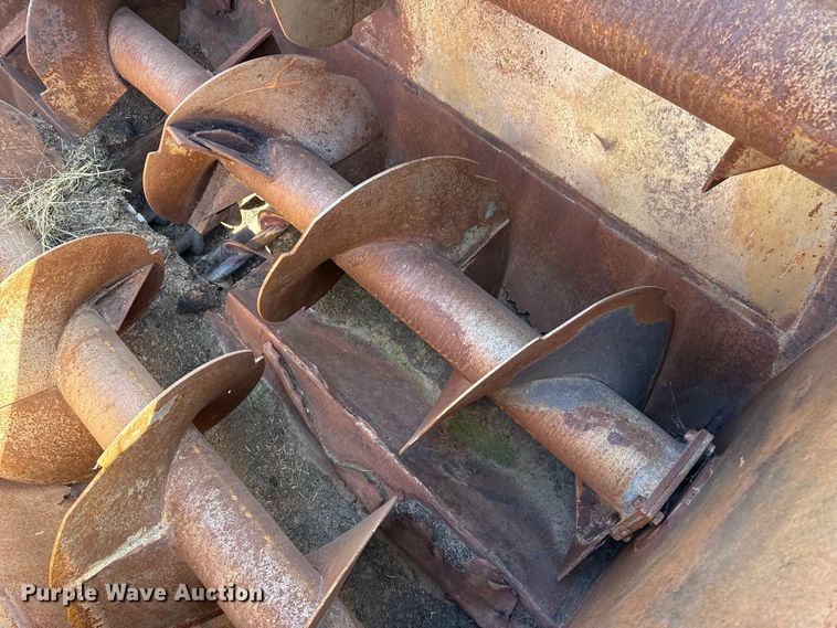 image for item EP0890 2006 Sterling L8500 feed mixer truck