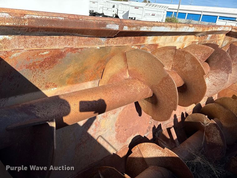 image for item EP0890 2006 Sterling L8500 feed mixer truck