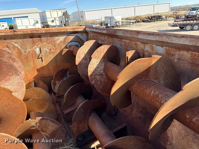 image for item EP0890 2006 Sterling L8500 feed mixer truck