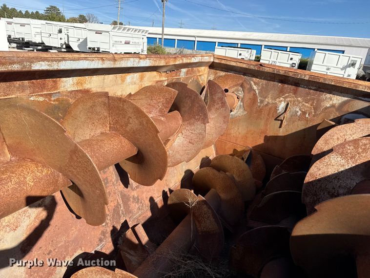 image for item EP0890 2006 Sterling L8500 feed mixer truck