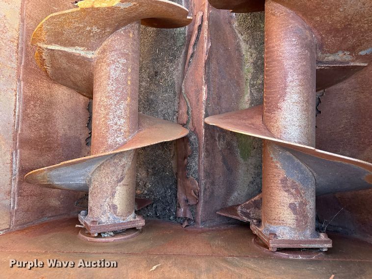 image for item EP0890 2006 Sterling L8500 feed mixer truck