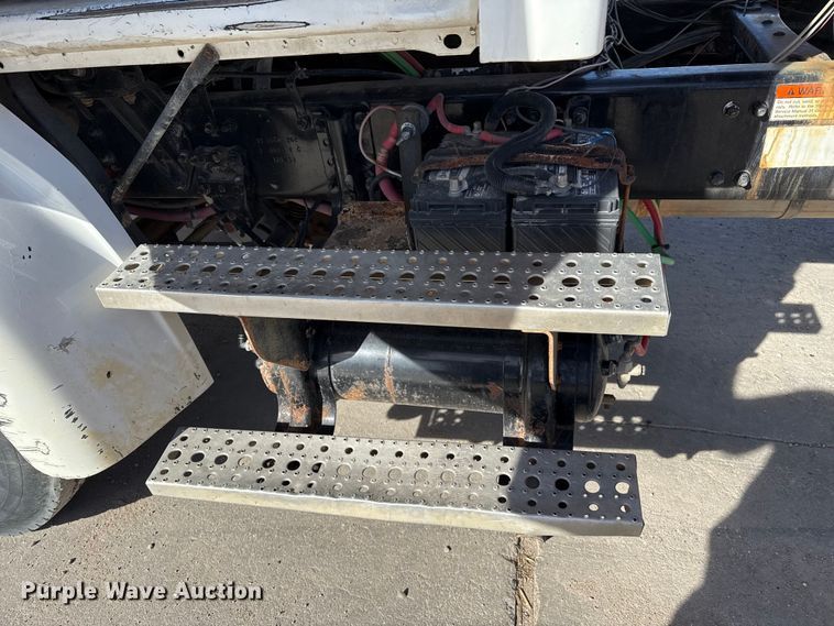 image for item EP0890 2006 Sterling L8500 feed mixer truck