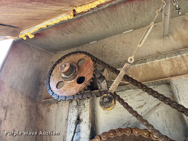 image for item EP0890 2006 Sterling L8500 feed mixer truck