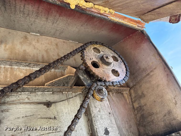 image for item EP0890 2006 Sterling L8500 feed mixer truck