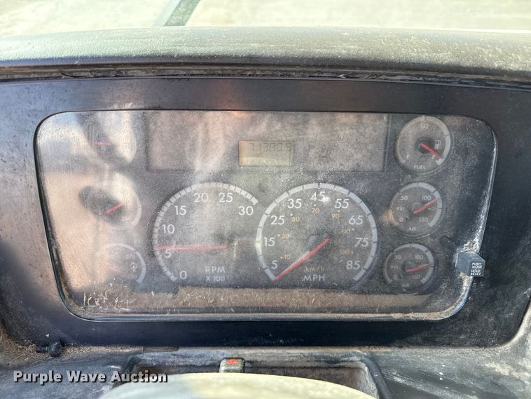 image for item EP0890 2006 Sterling L8500 feed mixer truck