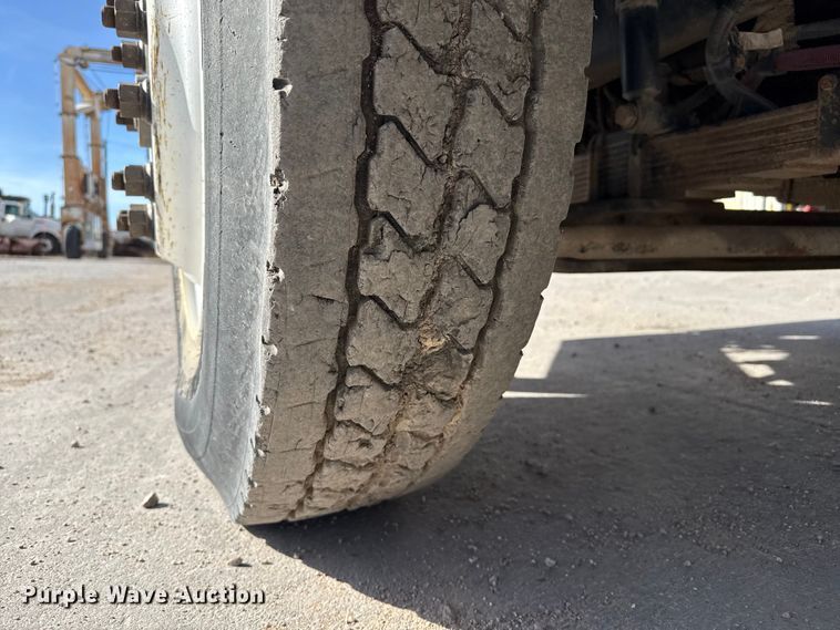 image for item EP0890 2006 Sterling L8500 feed mixer truck