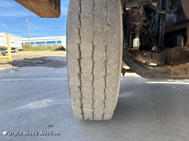 image for item EP0890 2006 Sterling L8500 feed mixer truck