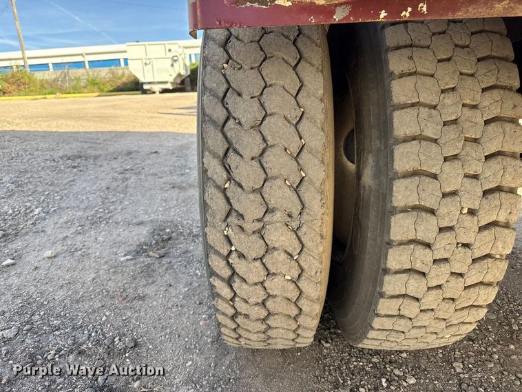 image for item EP0890 2006 Sterling L8500 feed mixer truck