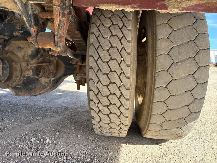 image for item EP0890 2006 Sterling L8500 feed mixer truck