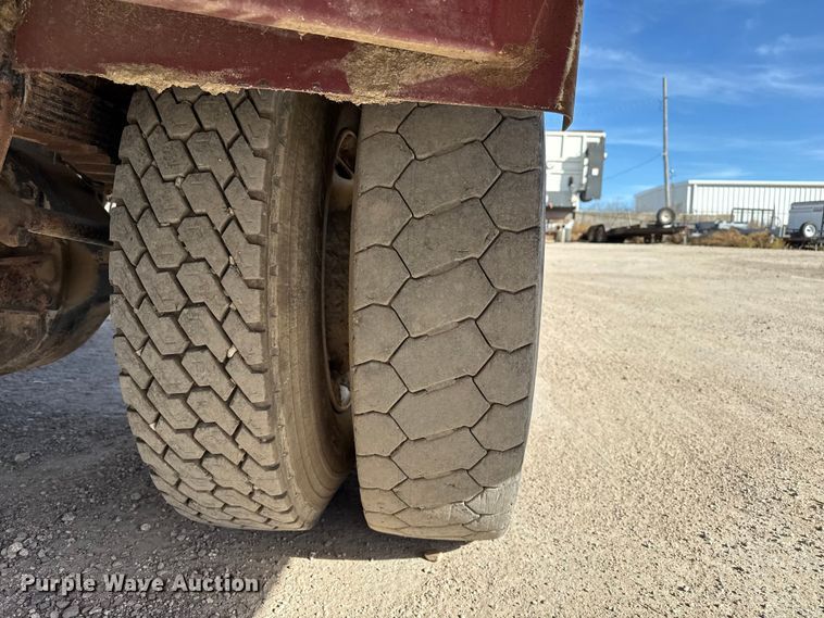 image for item EP0890 2006 Sterling L8500 feed mixer truck