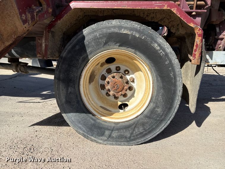 image for item EP0890 2006 Sterling L8500 feed mixer truck