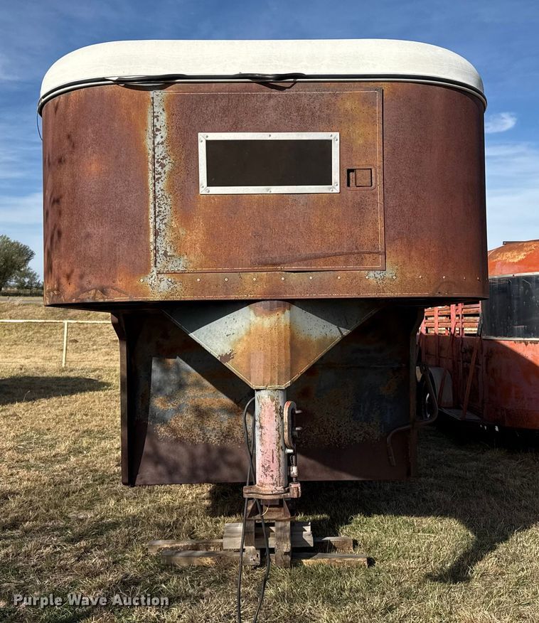 image for item EP0940 Turnbow livestock trailer