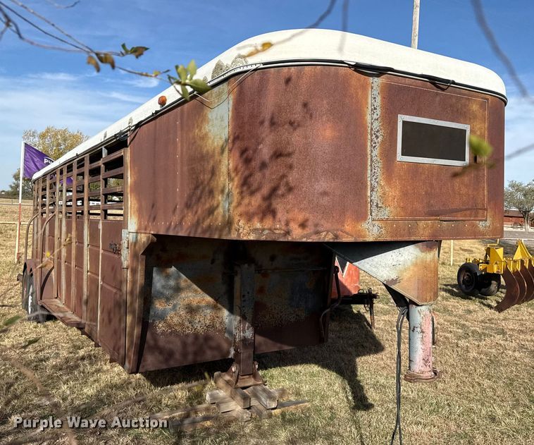 image for item EP0940 Turnbow livestock trailer