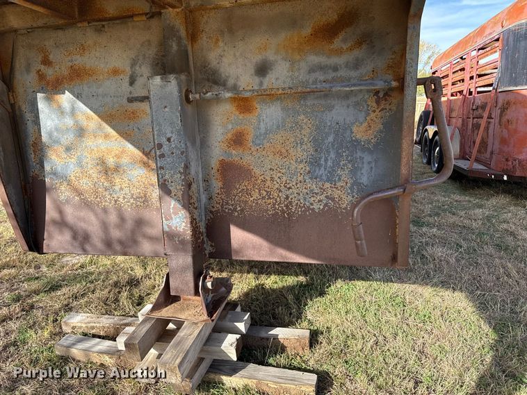 image for item EP0940 Turnbow livestock trailer