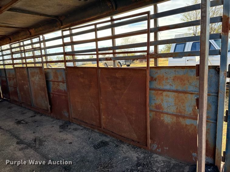 image for item EP0940 Turnbow livestock trailer