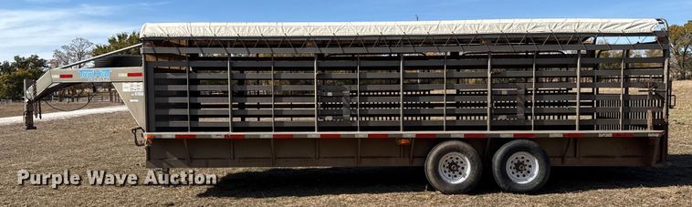 image for item EP0953 2015 Top Hat BGN24X7-14E-F livestock trailer