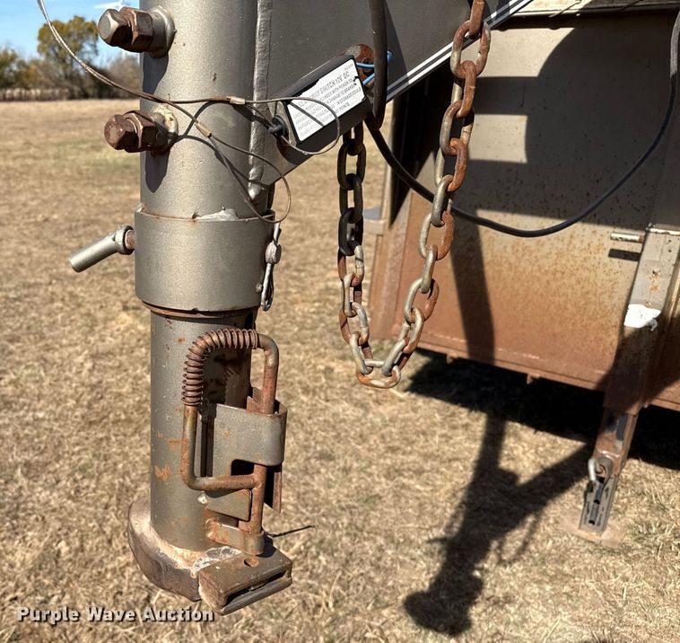 image for item EP0953 2015 Top Hat BGN24X7-14E-F livestock trailer