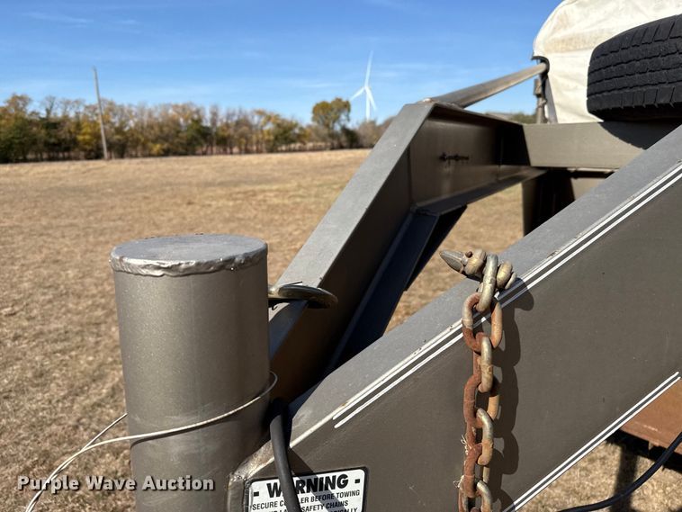 image for item EP0953 2015 Top Hat BGN24X7-14E-F livestock trailer