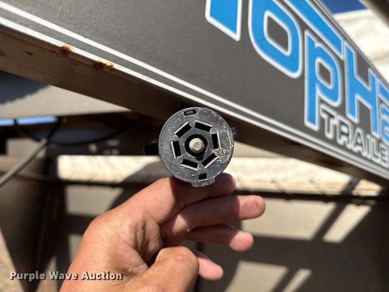 image for item EP0953 2015 Top Hat BGN24X7-14E-F livestock trailer