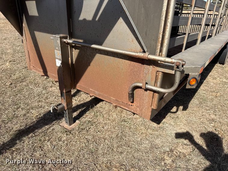 image for item EP0953 2015 Top Hat BGN24X7-14E-F livestock trailer
