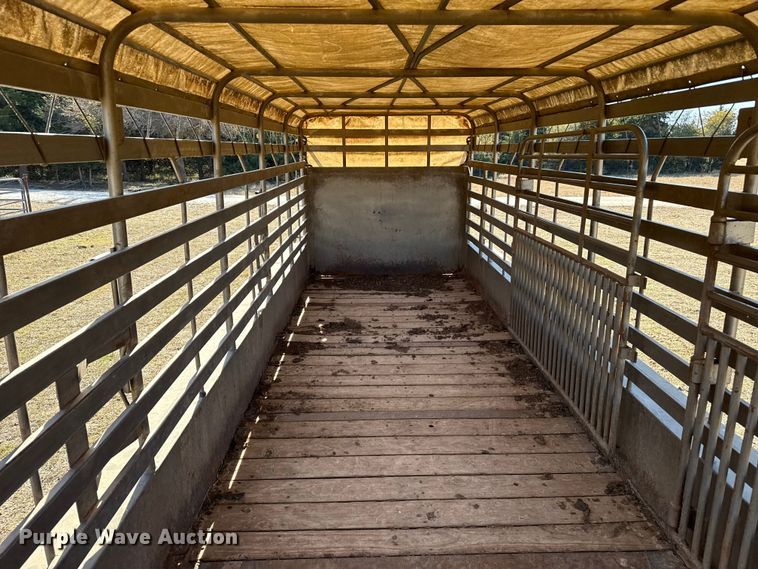 image for item EP0953 2015 Top Hat BGN24X7-14E-F livestock trailer