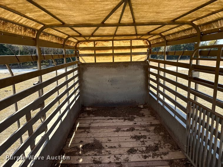 image for item EP0953 2015 Top Hat BGN24X7-14E-F livestock trailer