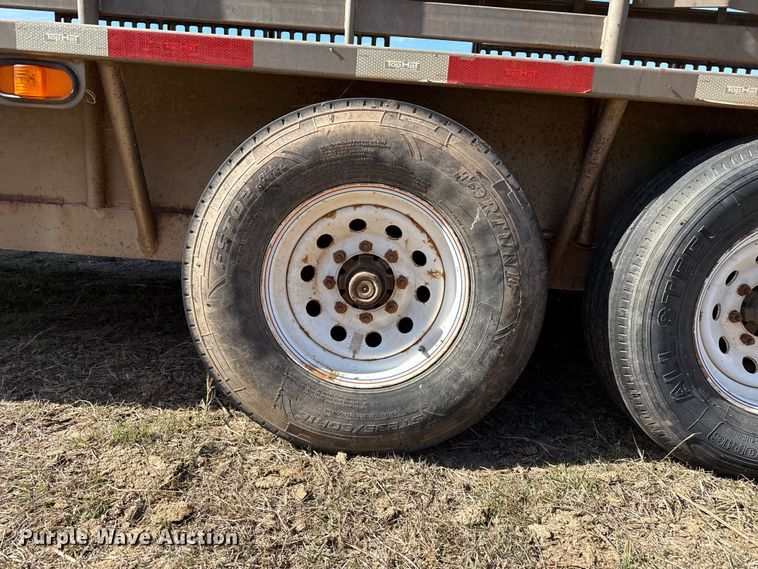 image for item EP0953 2015 Top Hat BGN24X7-14E-F livestock trailer