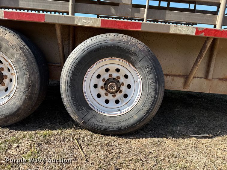 image for item EP0953 2015 Top Hat BGN24X7-14E-F livestock trailer