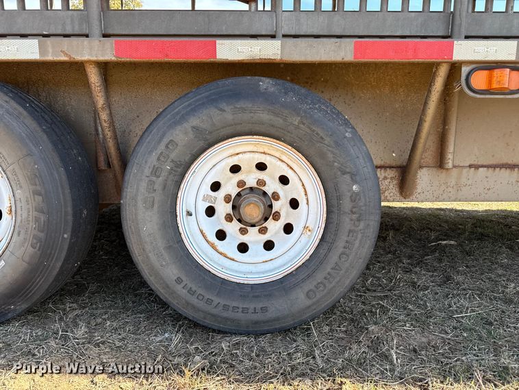 image for item EP0953 2015 Top Hat BGN24X7-14E-F livestock trailer