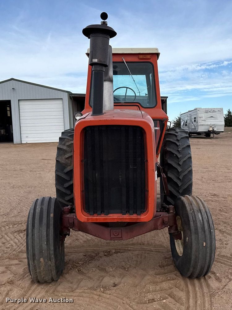 image for item EP2507 1976 Allis-Chalmers 7040 tractor