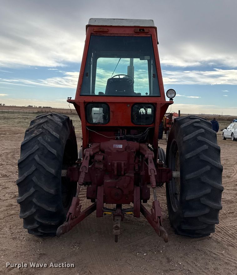 image for item EP2507 1976 Allis-Chalmers 7040 tractor