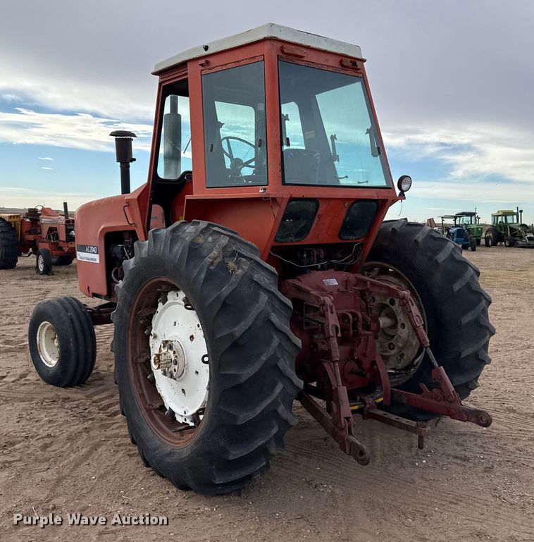image for item EP2507 1976 Allis-Chalmers 7040 tractor