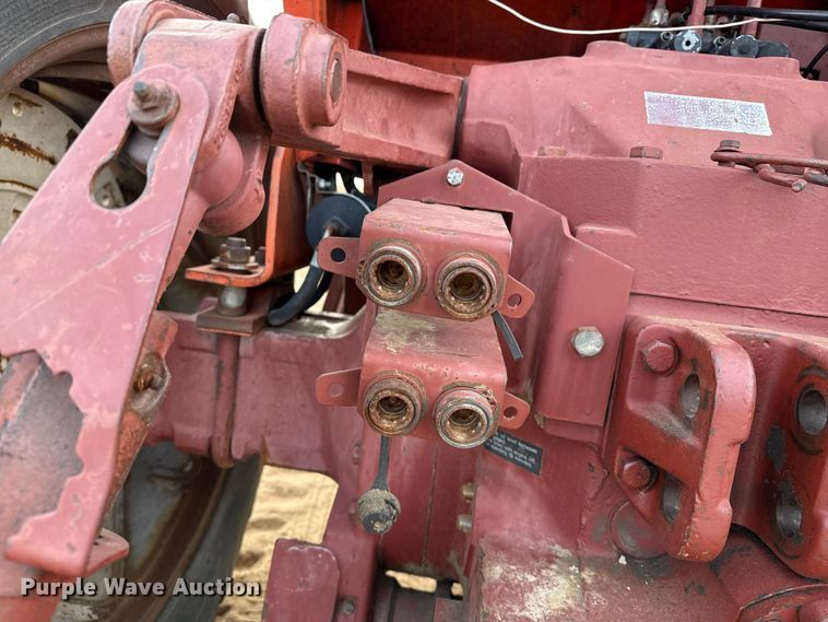 image for item EP2507 1976 Allis-Chalmers 7040 tractor