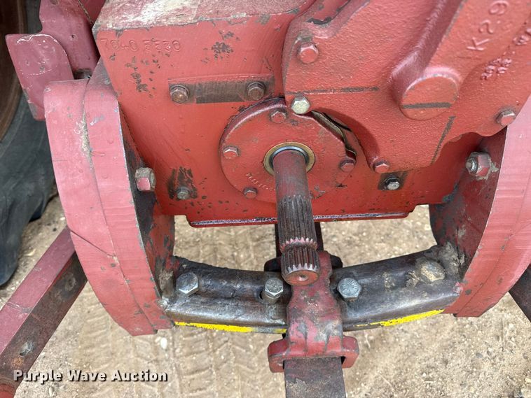 image for item EP2507 1976 Allis-Chalmers 7040 tractor