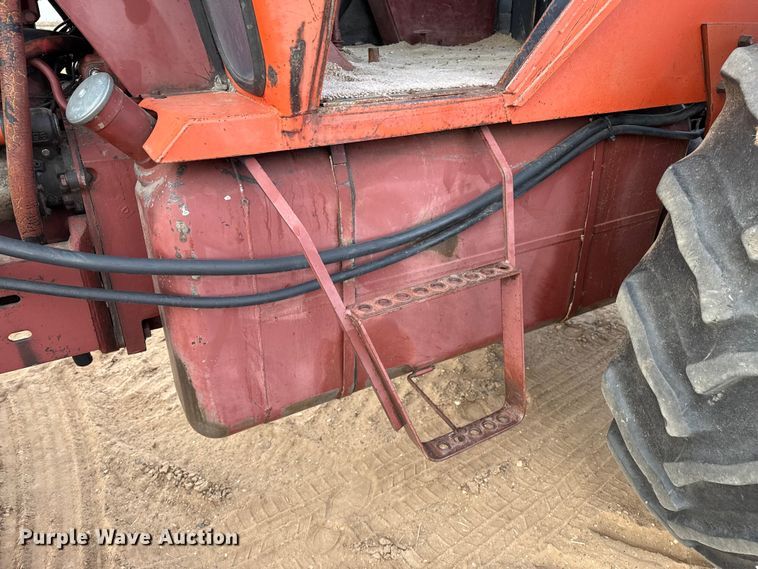 image for item EP2507 1976 Allis-Chalmers 7040 tractor