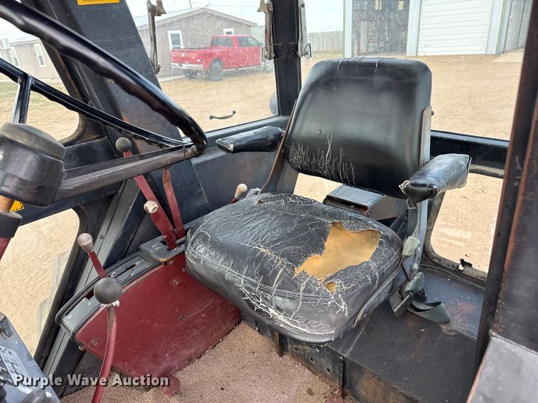 image for item EP2507 1976 Allis-Chalmers 7040 tractor