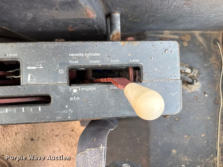 image for item EP2507 1976 Allis-Chalmers 7040 tractor