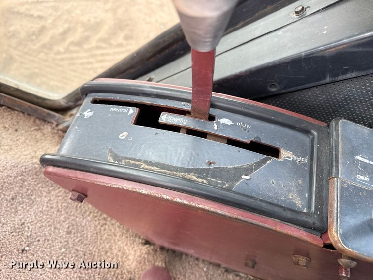 image for item EP2507 1976 Allis-Chalmers 7040 tractor