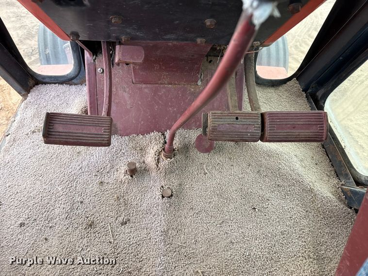 image for item EP2507 1976 Allis-Chalmers 7040 tractor