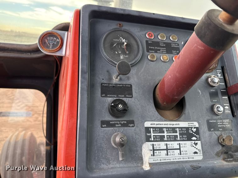 image for item EP2507 1976 Allis-Chalmers 7040 tractor