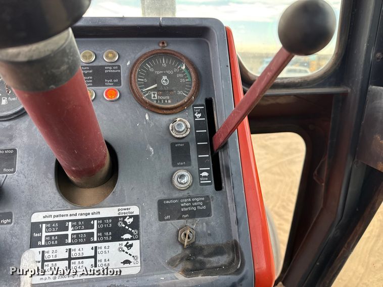 image for item EP2507 1976 Allis-Chalmers 7040 tractor