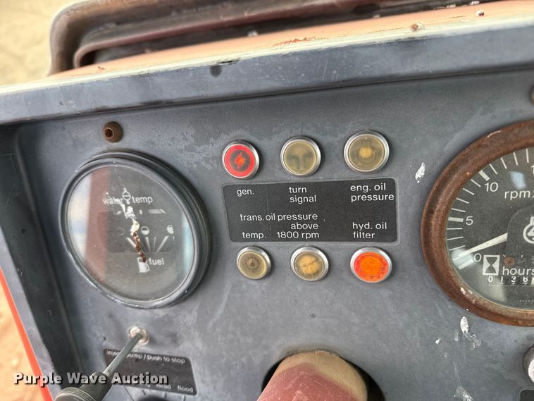 image for item EP2507 1976 Allis-Chalmers 7040 tractor