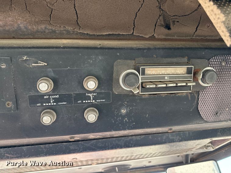 image for item EP2507 1976 Allis-Chalmers 7040 tractor