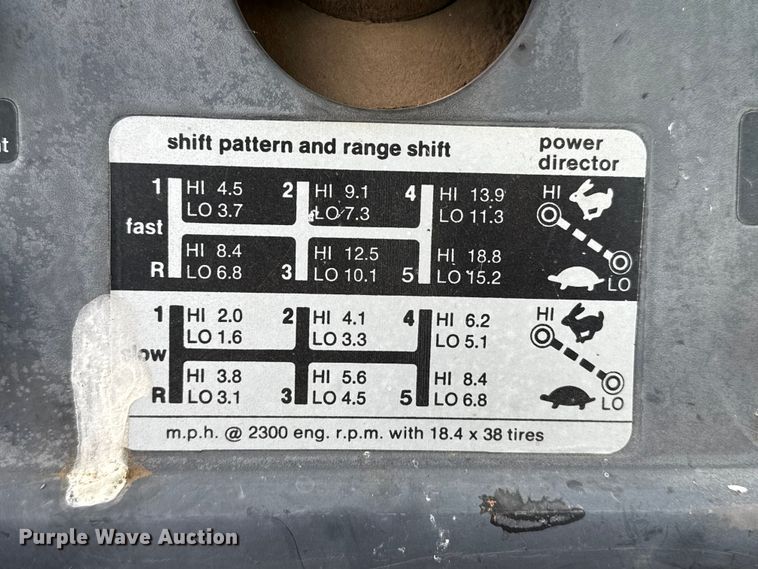 image for item EP2507 1976 Allis-Chalmers 7040 tractor